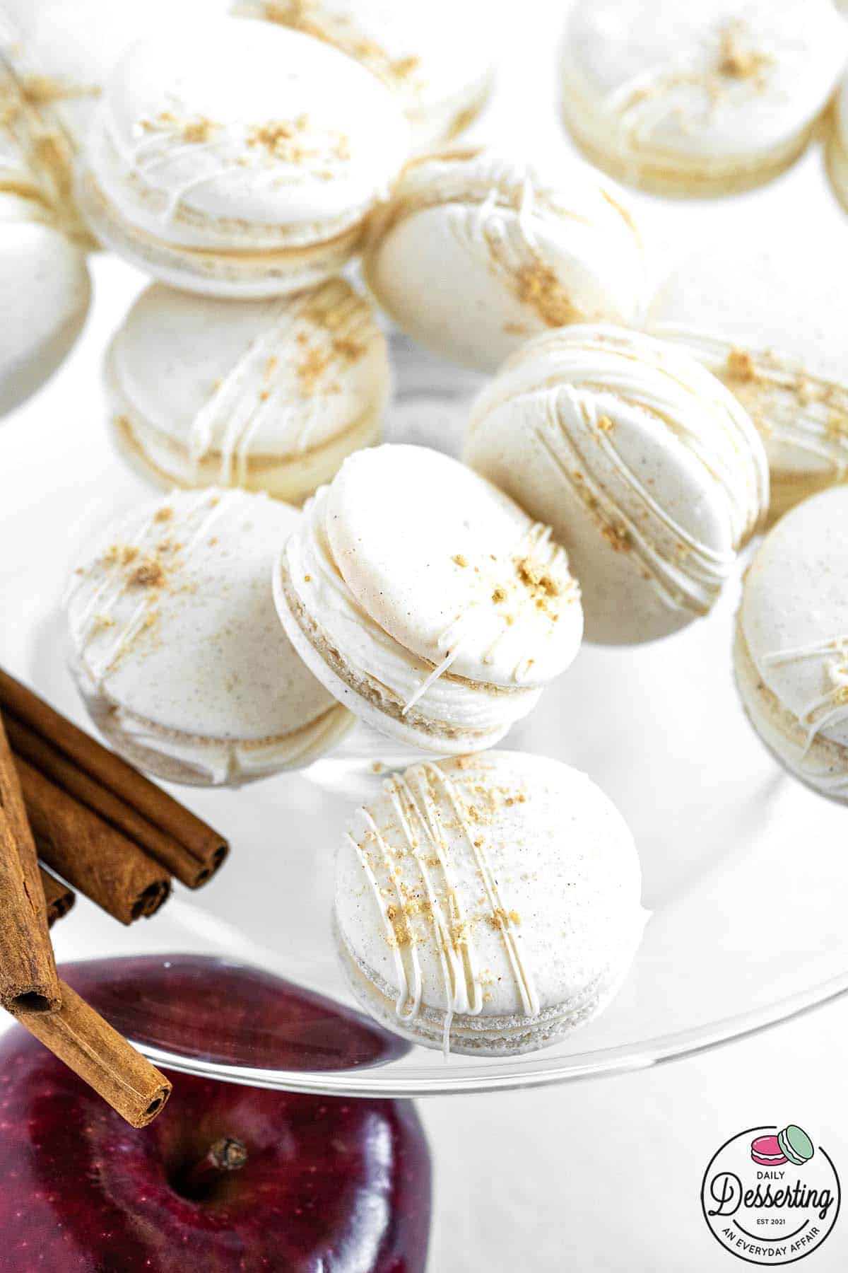 apple pie french macarons