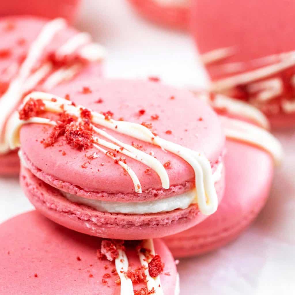 strawberry macarons featured image